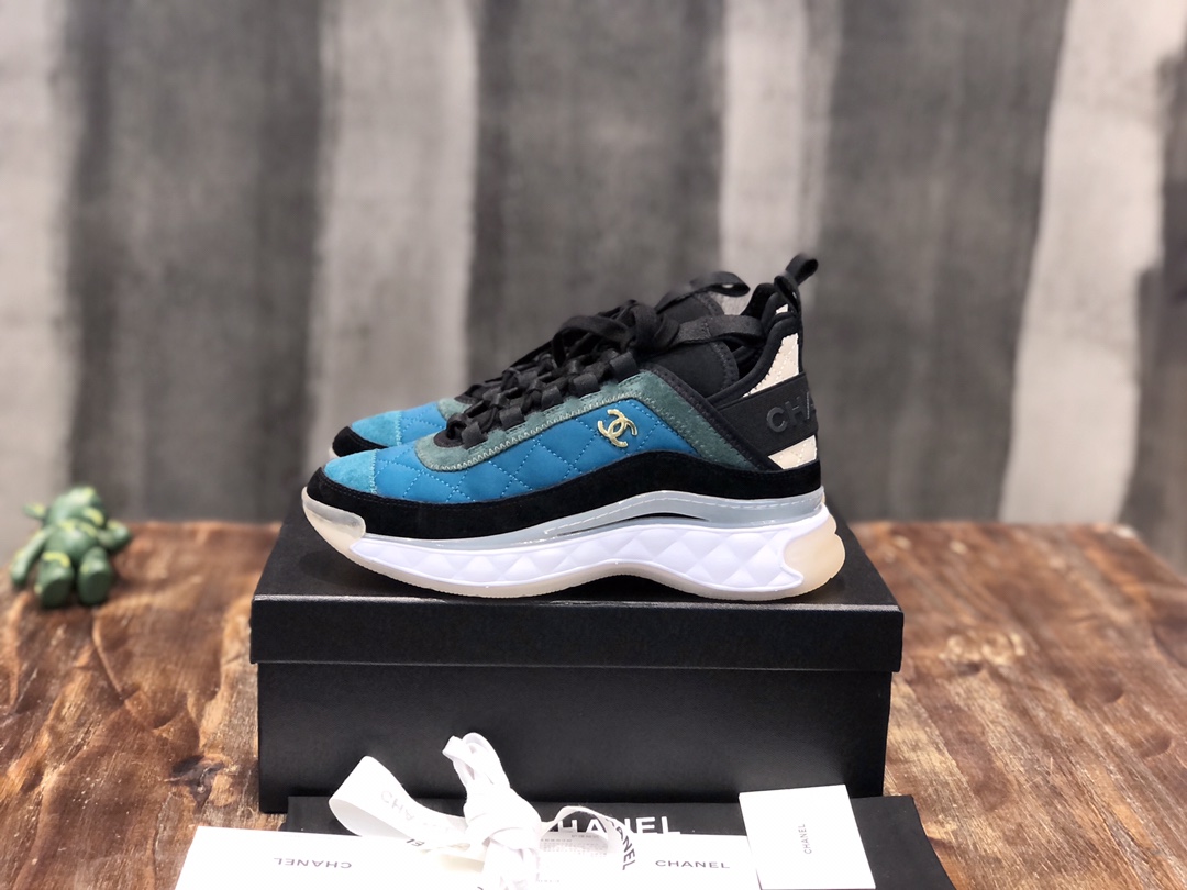 Chanel Fabric & Suede Calfskin Low Top Sneaker 9 - vstockx