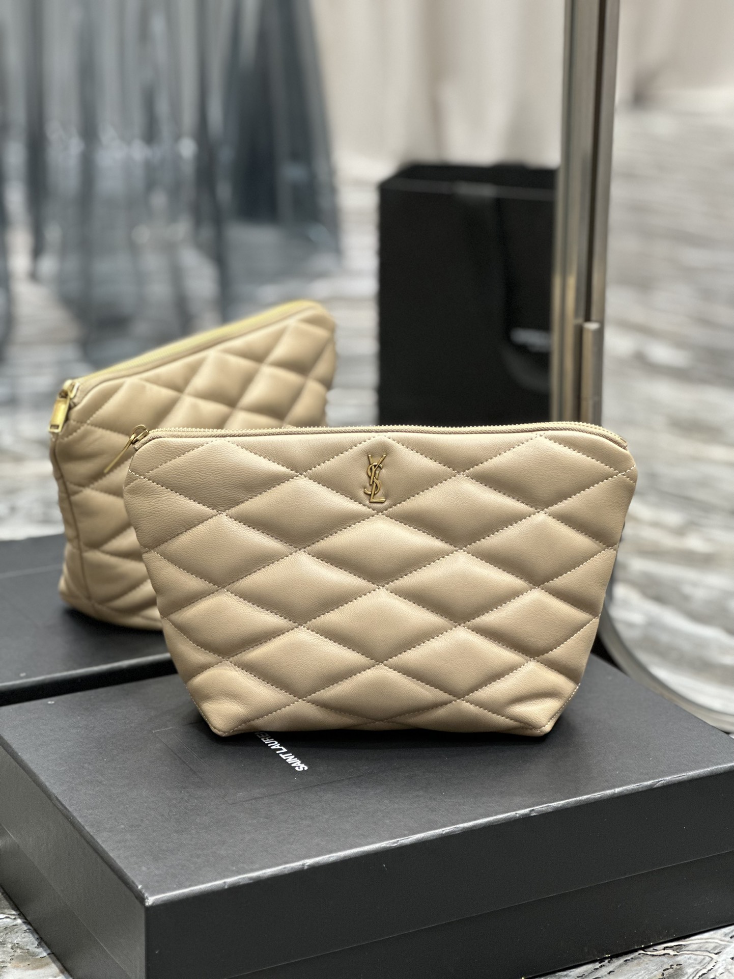 Handbags SAINT LAURENT 696779 size 26x19x11 cm - vstockx