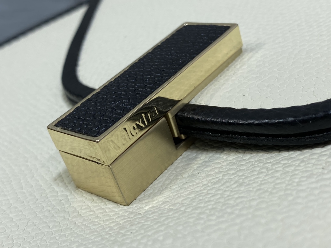 Handbag VALEXTRA size *'* - vstockx