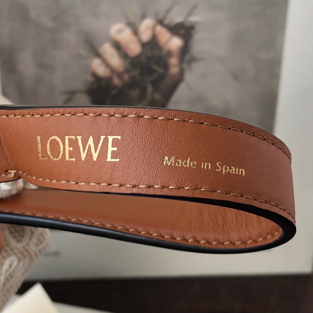 Handbags LOEWE  size:21-12-12.5 cm - vstockx