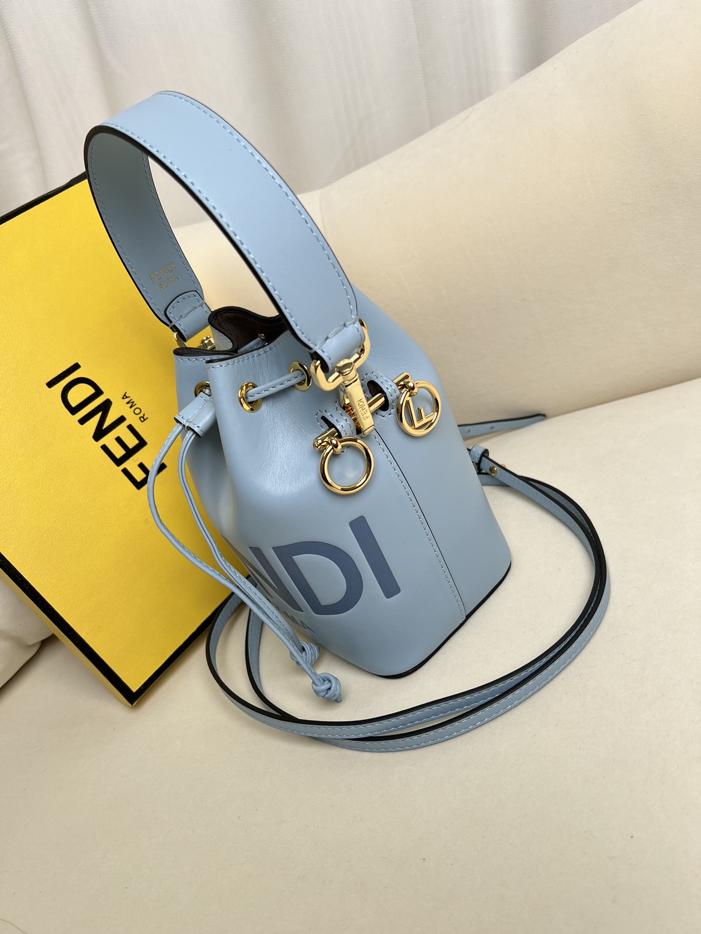 handbags FENDI 226 size:12*18*10cm - vstockx