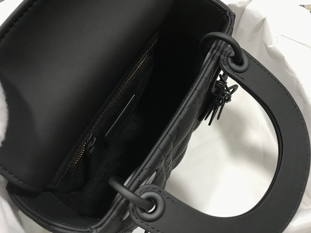 Handbag Dior M0505 size 17 x 15 x 7 cm - vstockx