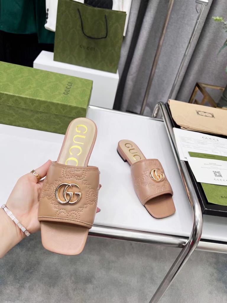 Gucci leather print slides Brown - vstockx