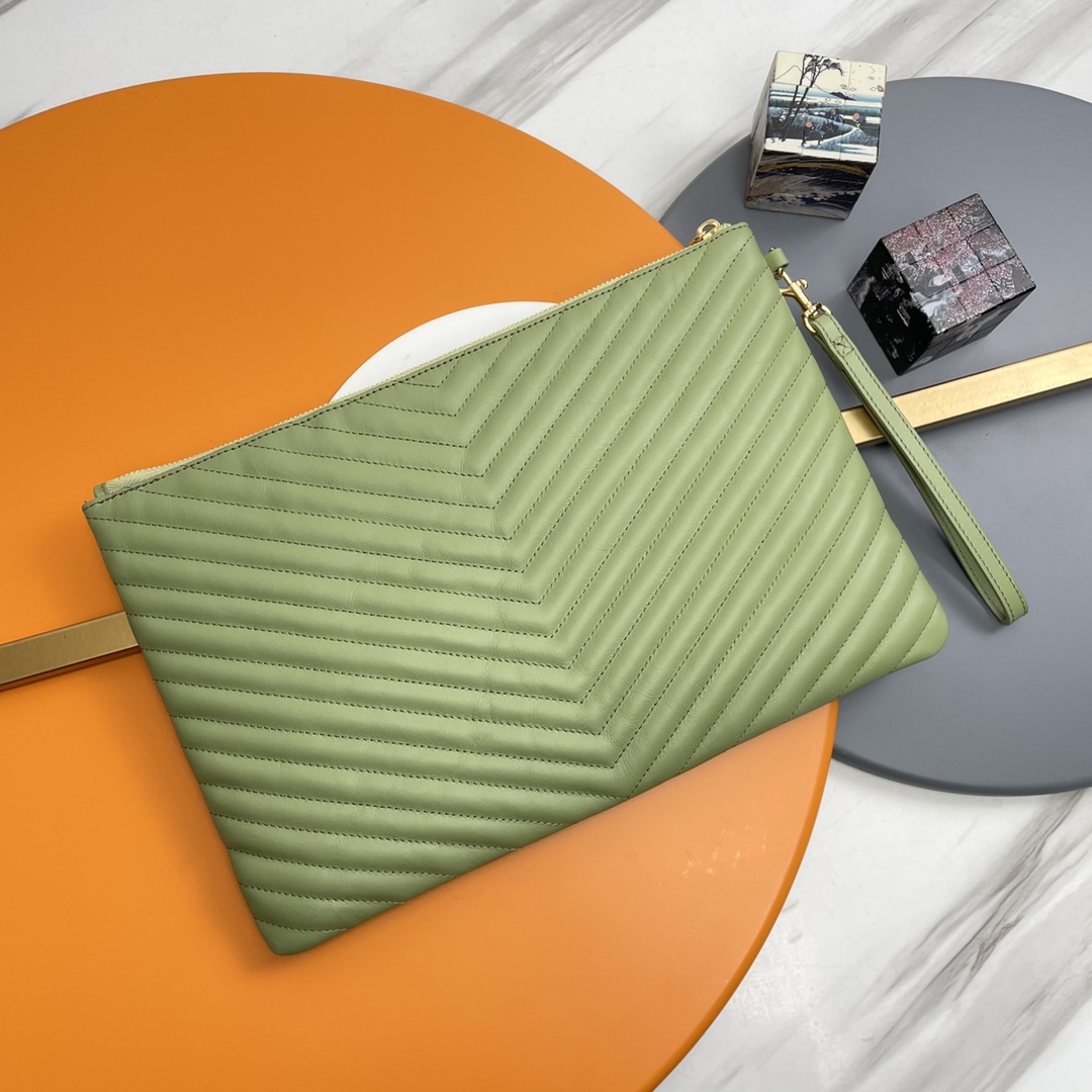 Handbags SAINT LAURENT 440222 size 36x24.5x2.5 cm - vstockx