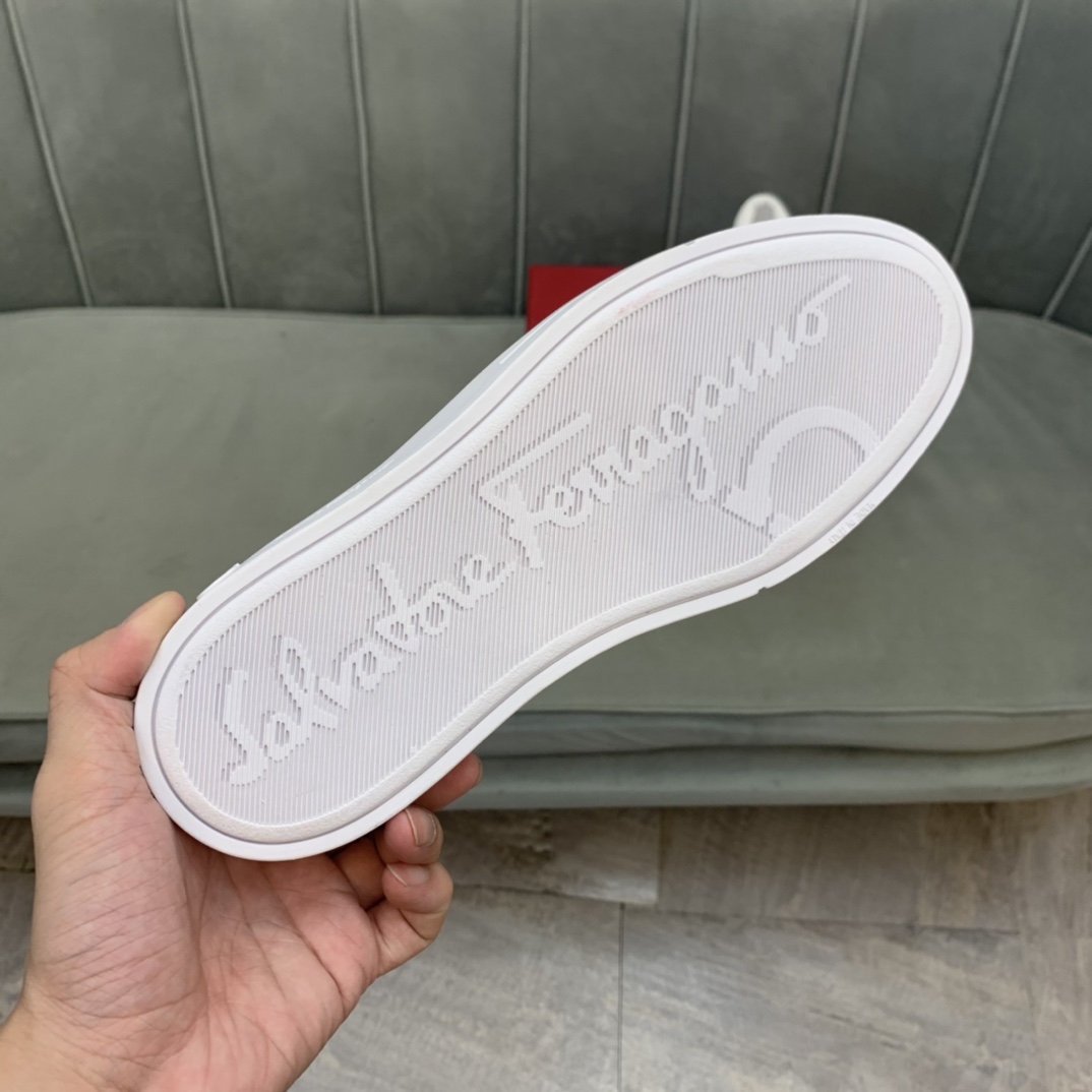 Salvatore Ferragamo Gancini Sneaker 1 - vstockx