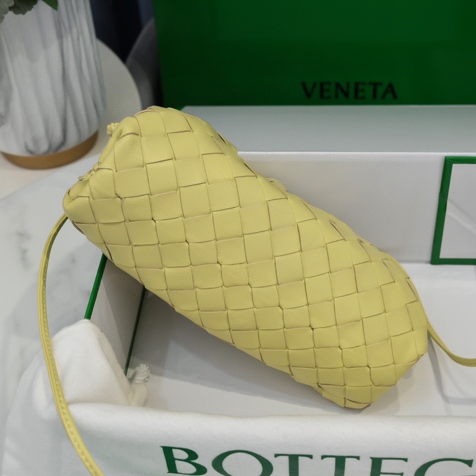 handbags Bottega Veneta The pouch size:23*13*8 - vstockx