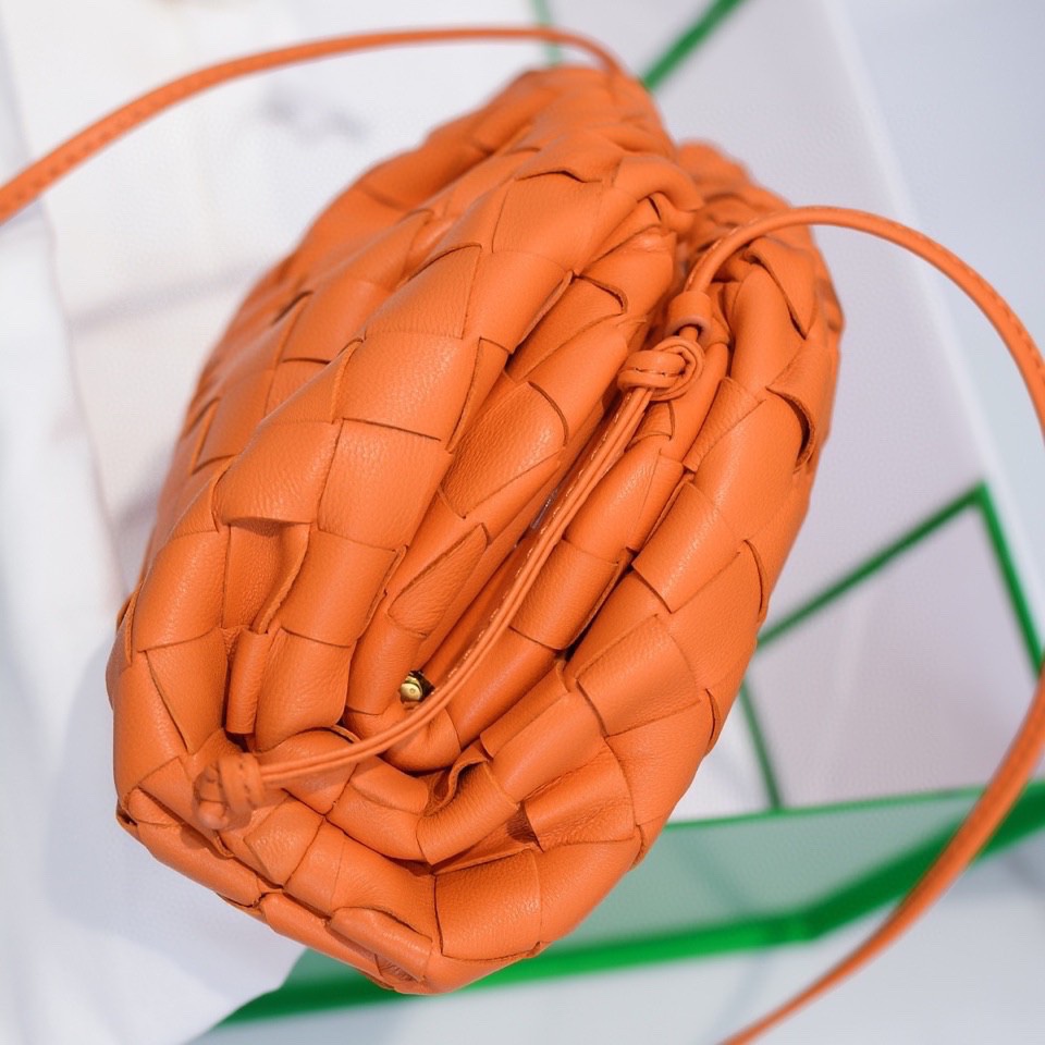 handbags Bottega Veneta The pouch size:23*13*8 - vstockx