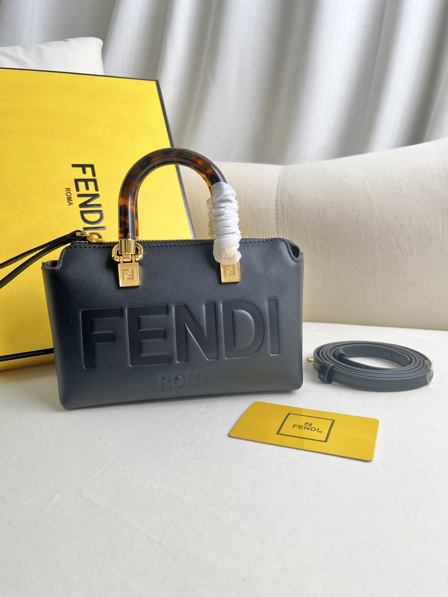 handbags FENDI 8BS067 size:20.5*12*9cm - vstockx