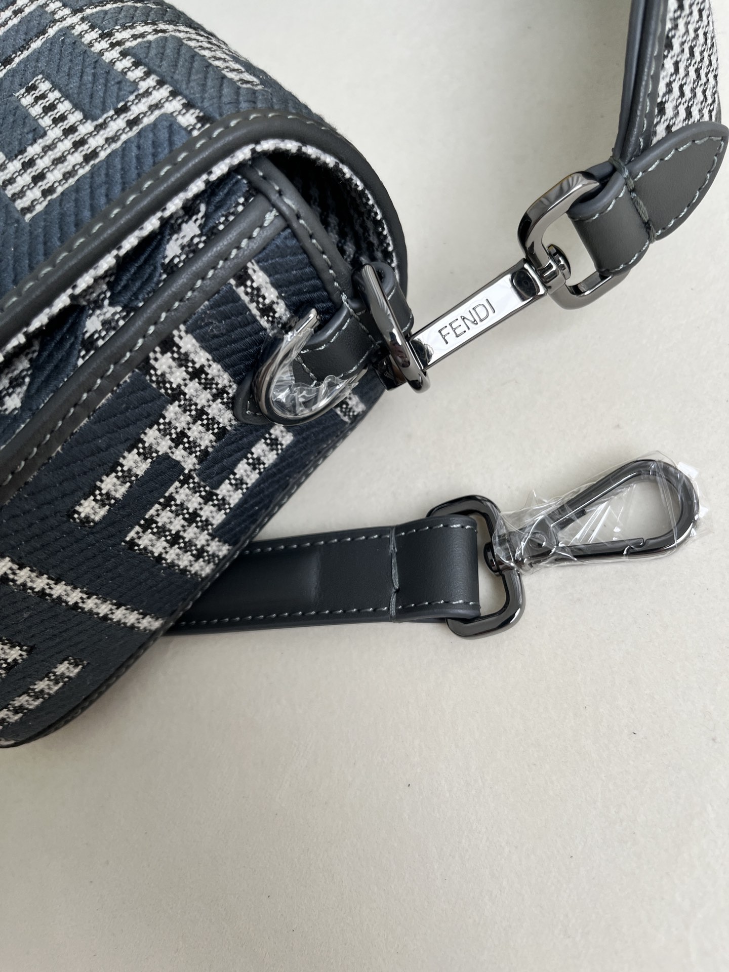 handbags FENDI 0159 size:26*5*15cm - vstockx