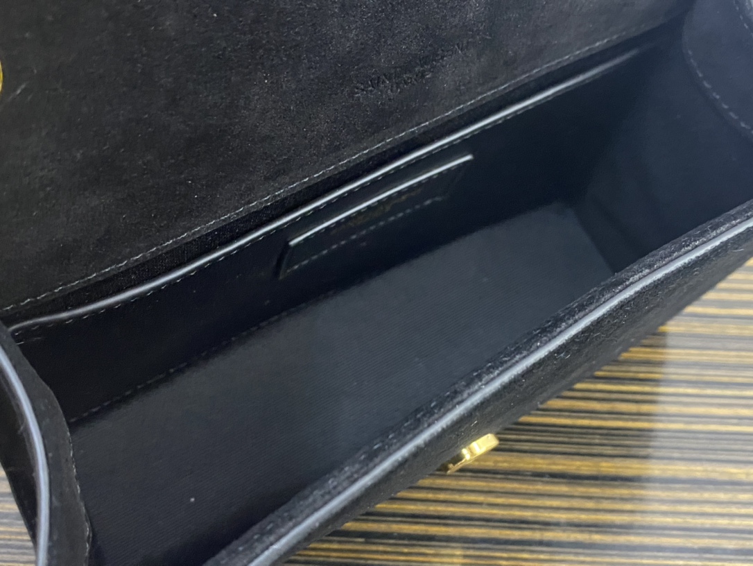 Handbags SAINT LAURENT 474366 size 20x15x7 cm - vstockx