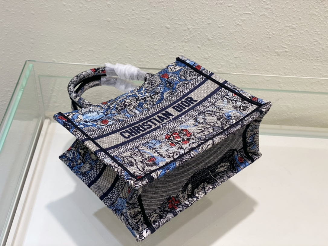 Handbag Dior 8002 size 26.5x 21x 14 cm - vstockx