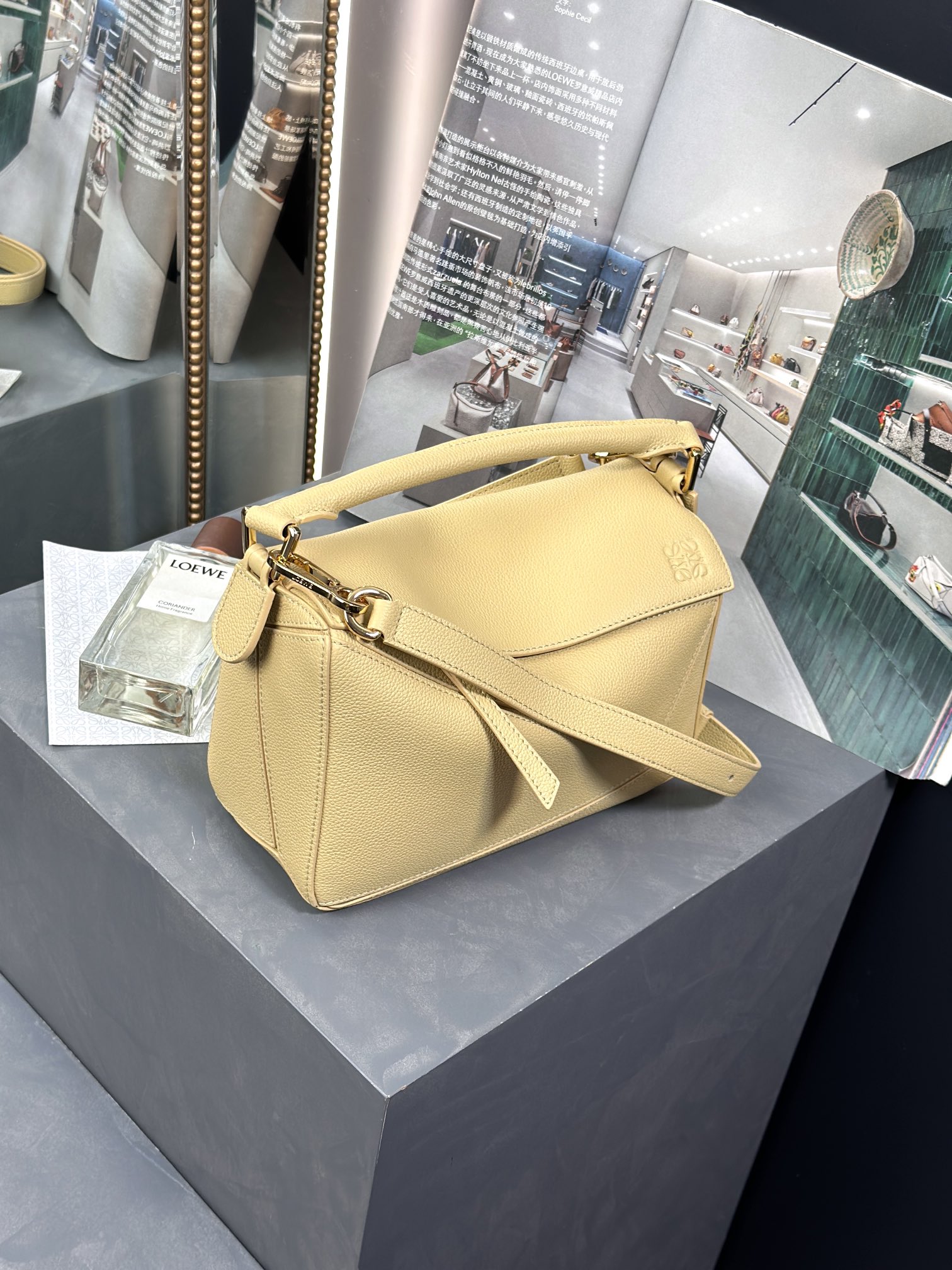 Handbags LOEWE ZP size:2414-11 cm - vstockx