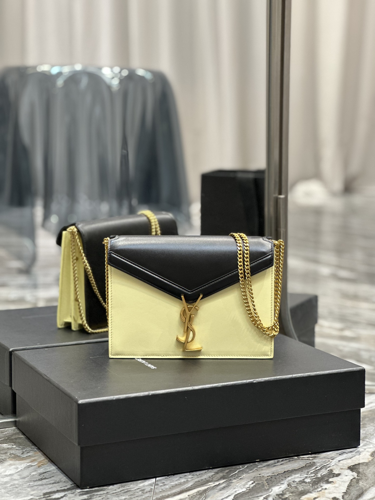Handbags SAINT LAURENT 532750 size 22x16.5x5.5 cm - vstockx