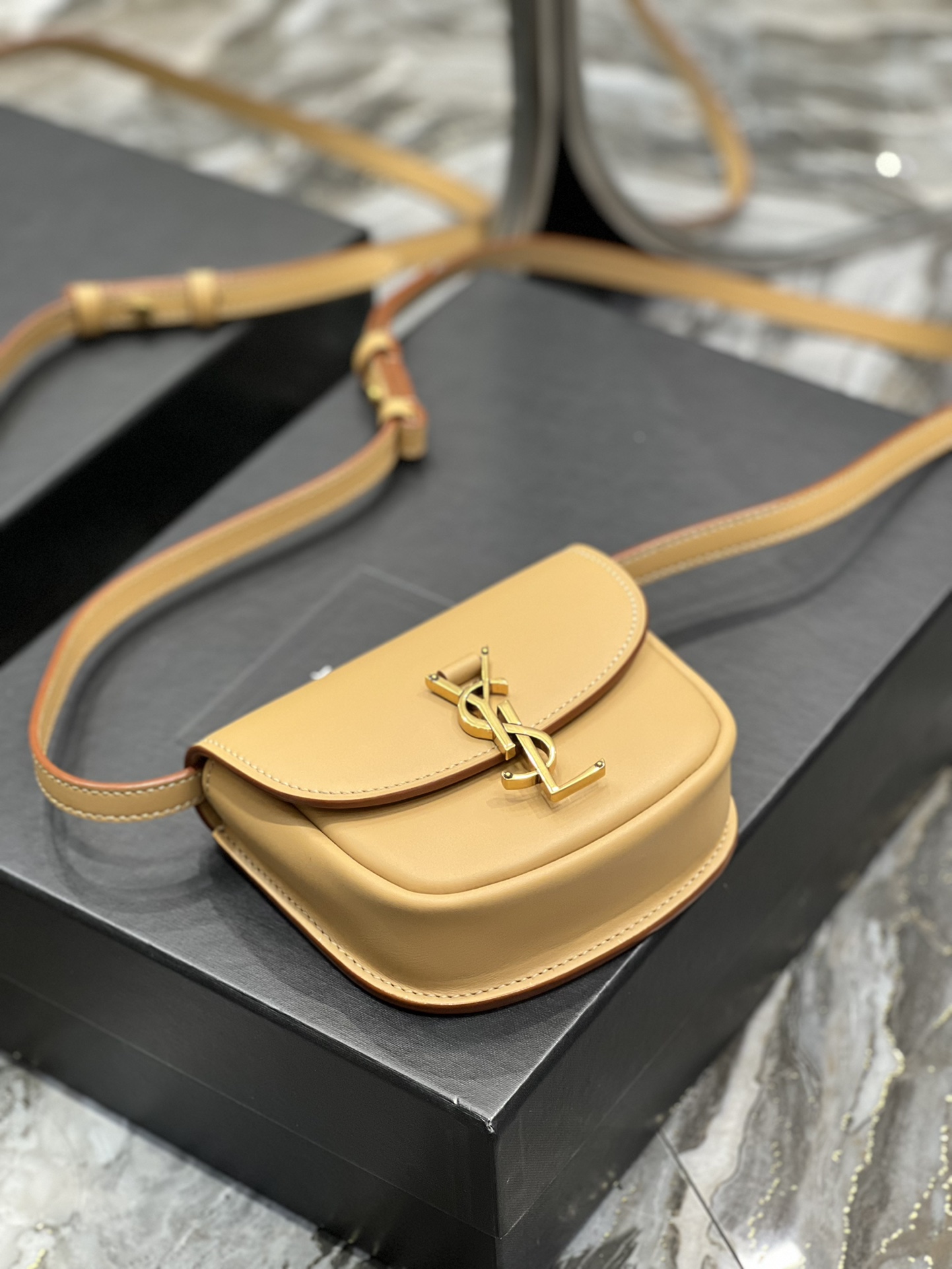Handbags SAINT LAURENT 623097 size 18x15.5x5.5 cm - vstockx