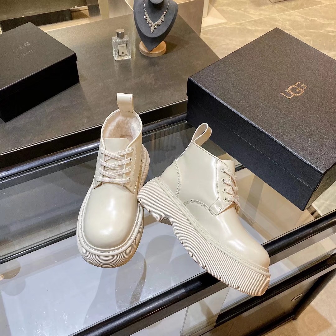 Bottega Veneta Boots 15 - vstockx