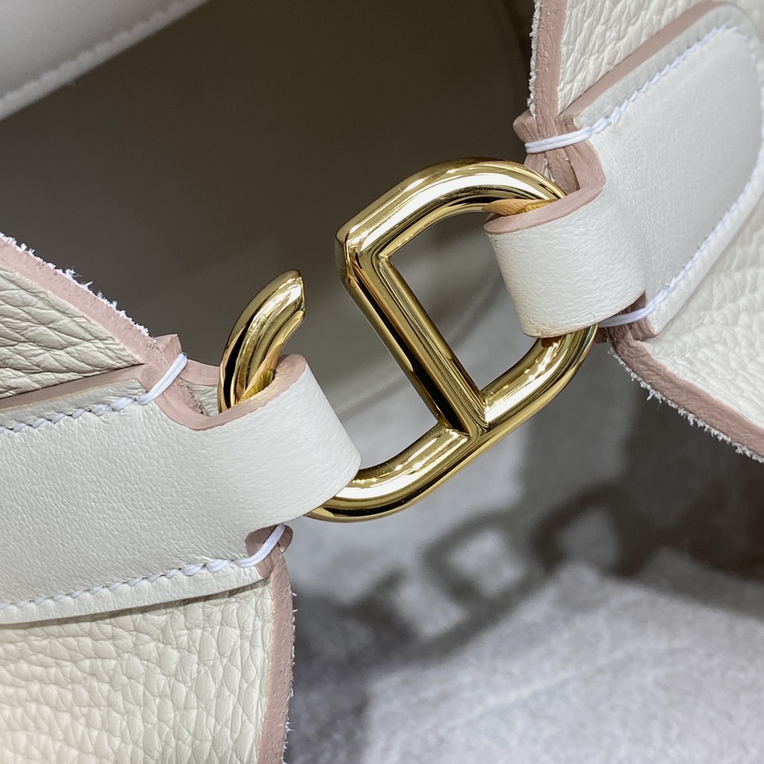 Handbags Hermes picotin size :18x2.5 x22 cm - vstockx