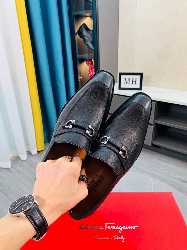 Salvatore Ferragamo Boots 30 - vstockx