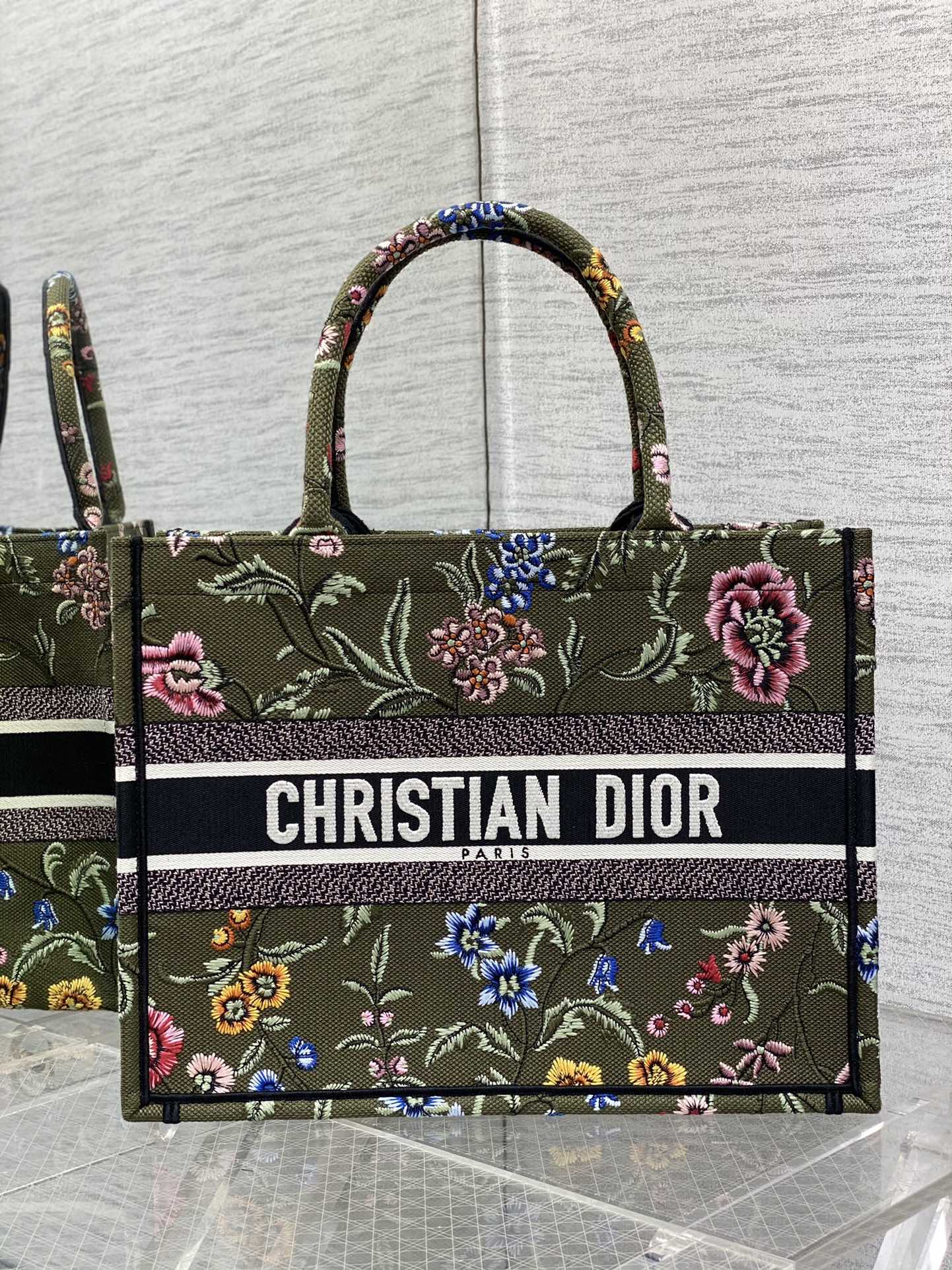 Handbag Dior size 36*18*28 cm - vstockx