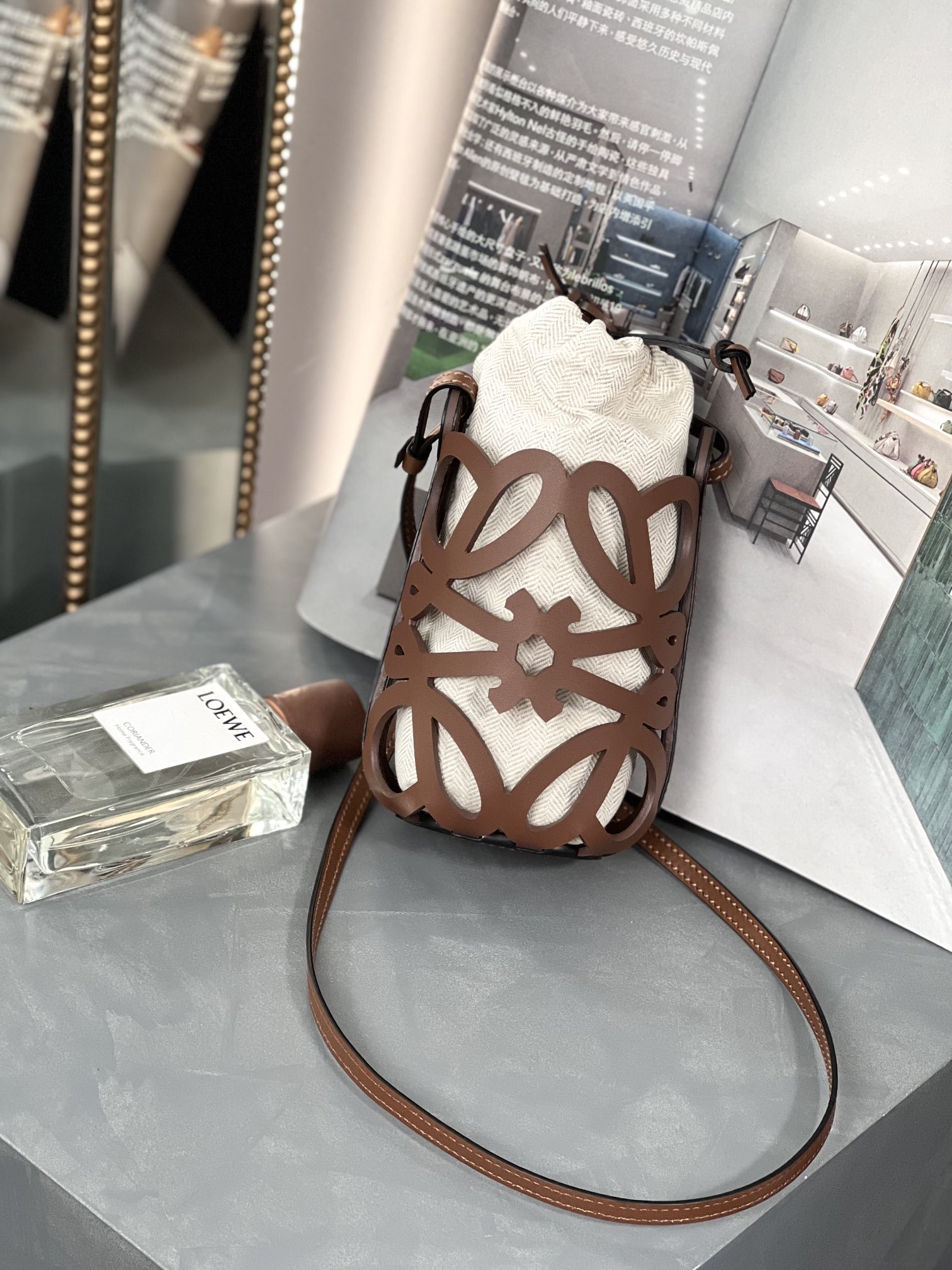 Handbags LOEWE  size:21-12-7 cm - vstockx