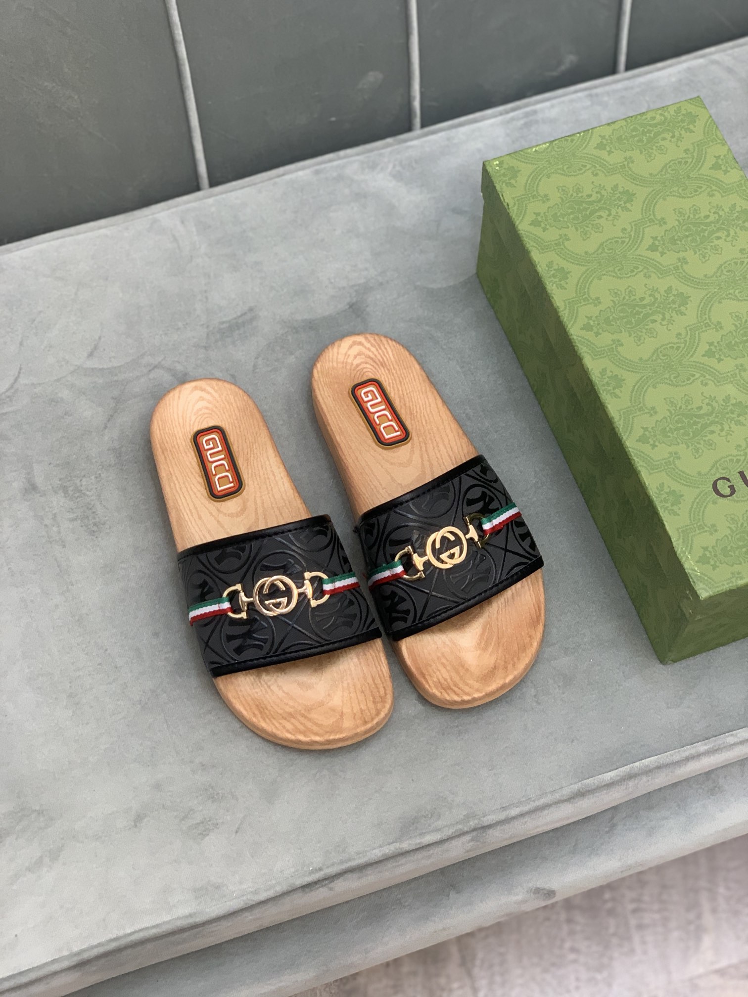 Gucci Slippers 53 - vstockx