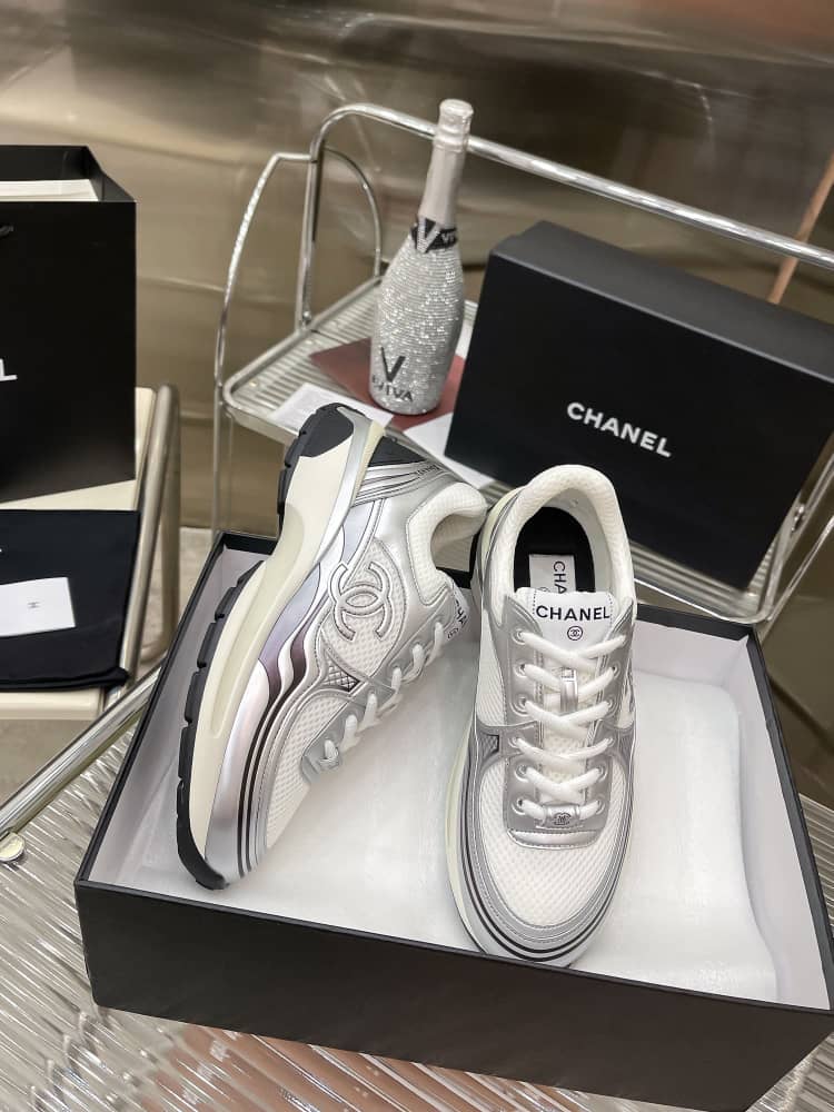 Chanel Wmns CC Logo Sneaker 'White Black' - vstockx