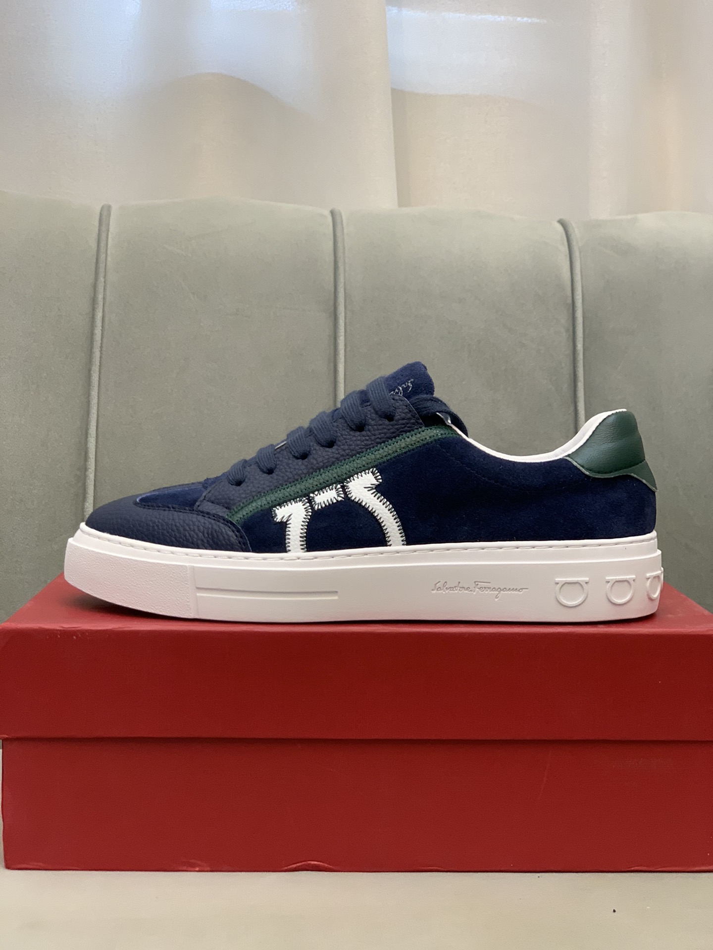 Salvatore Ferragamo Gancini Sneaker 14 - vstockx