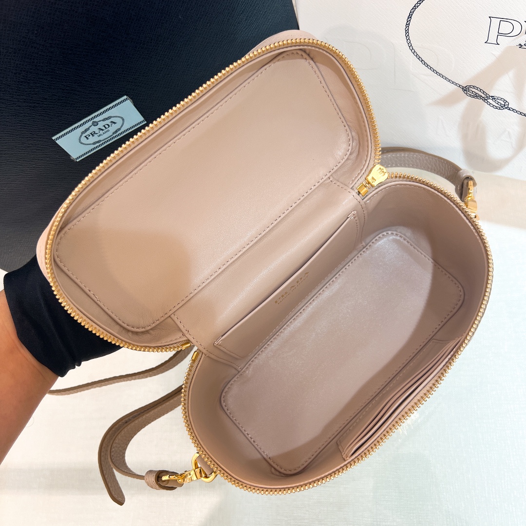 handbags prada 1BH202 18*11.5*7.5 - vstockx