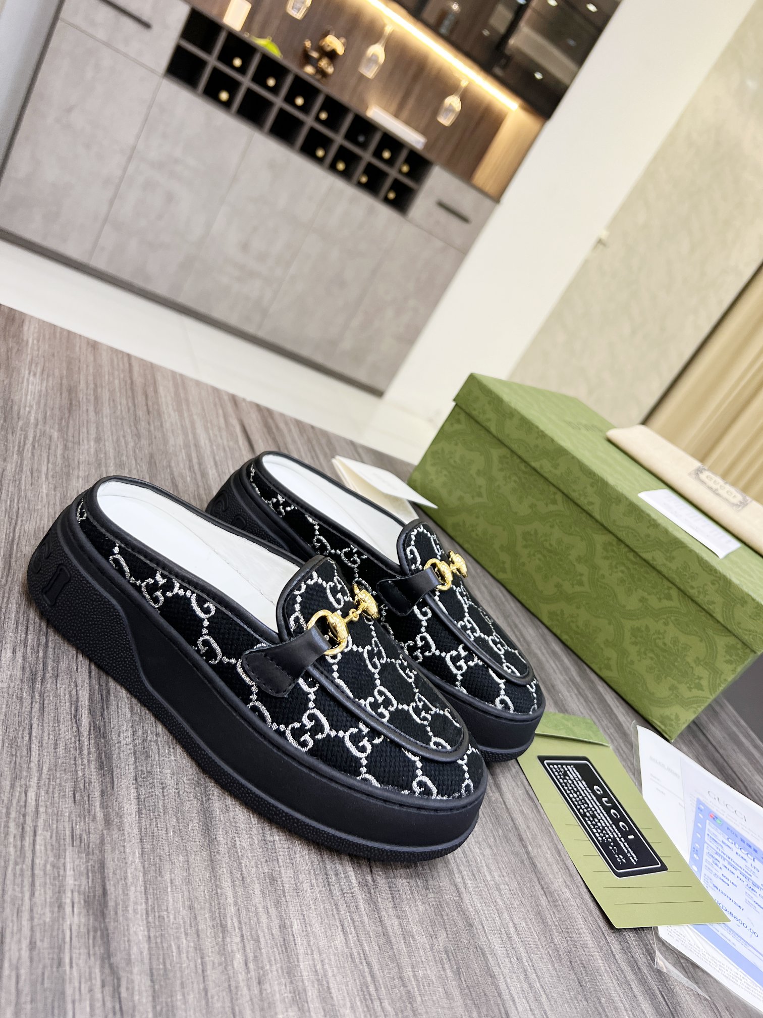 Gucci Women's WOMEN 6 - vstockx