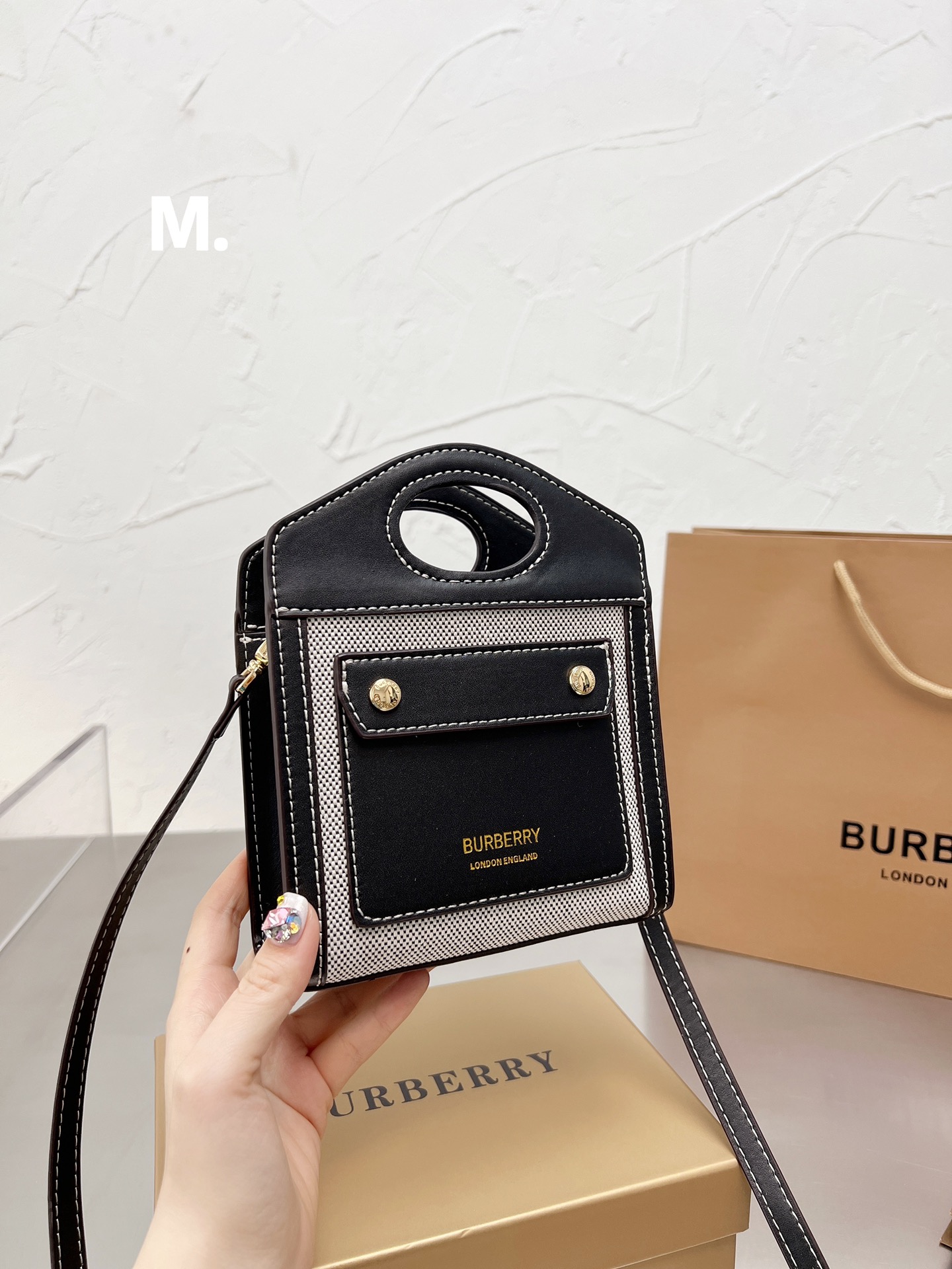 Burberry   mini  ʲ    15cm*13cm - vstockx