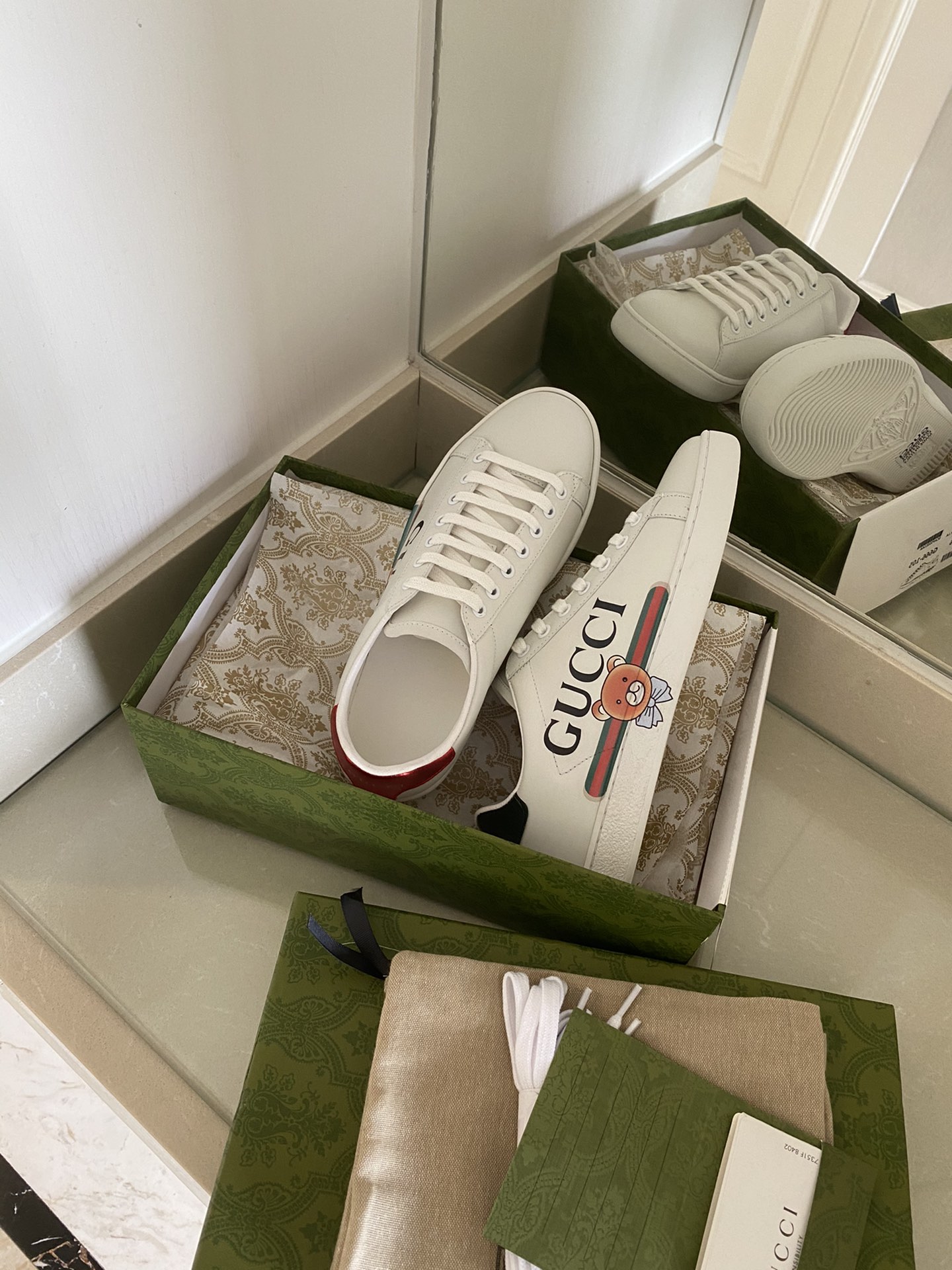 Gucci Women's Ace sneaker with bee sneaker 4 - vstockx