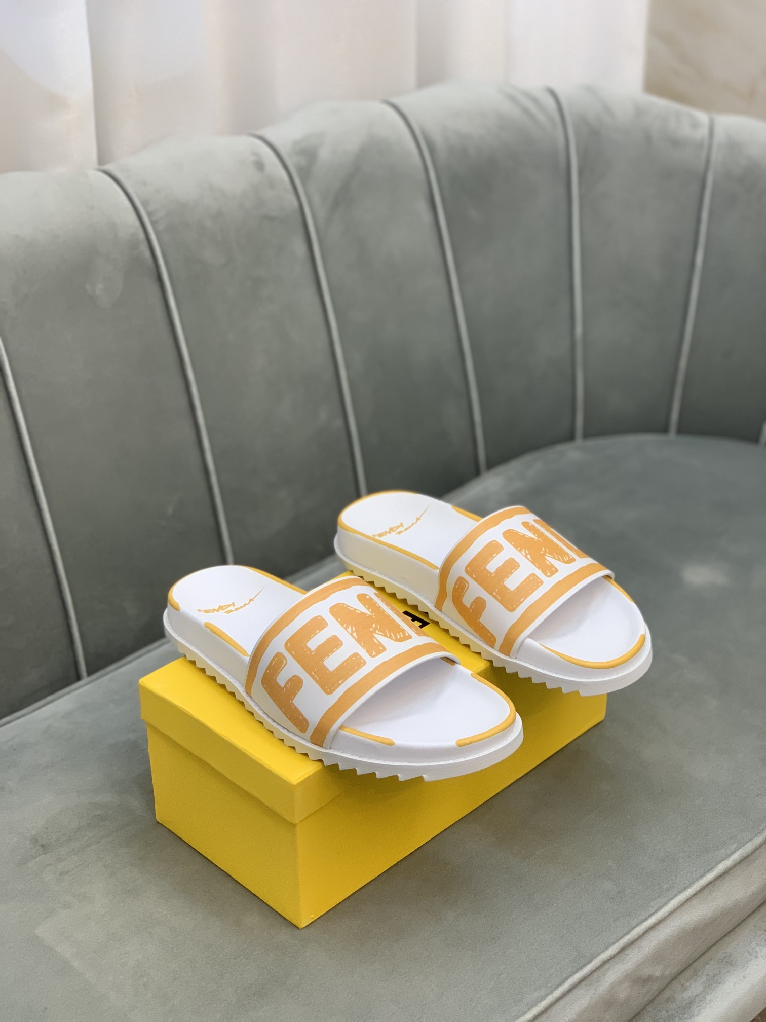 Fendi Slides 15 - vstockx