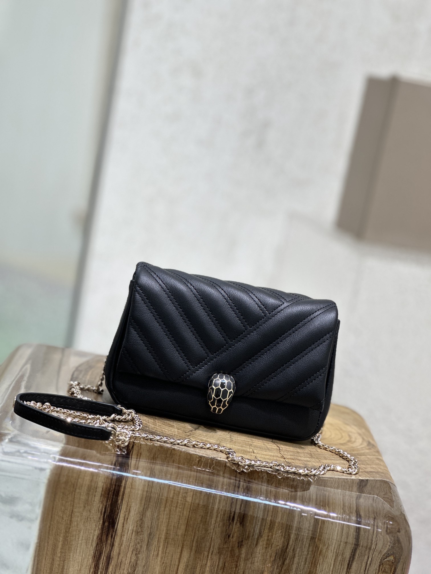 Handbags Bvlgari 288706 size:17*11*5 cm - vstockx