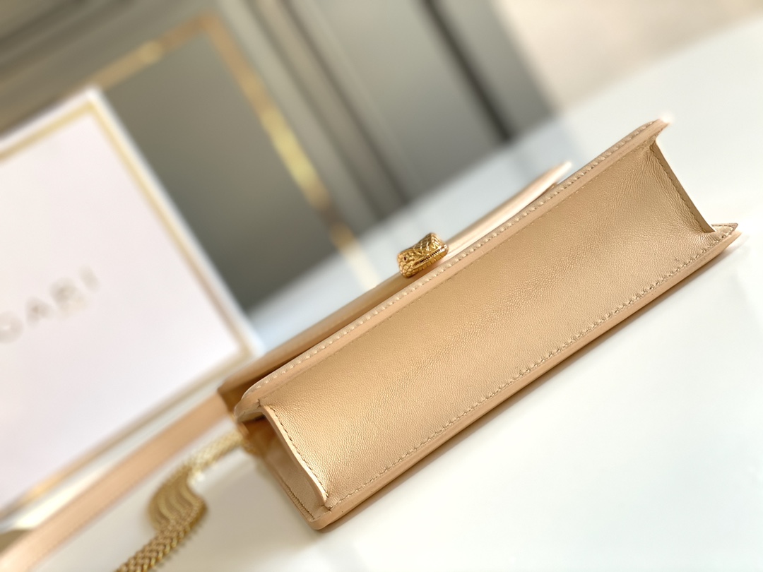 Handbags Bvlgari Sprpenti Forever size:19*13.5*6 cm - vstockx