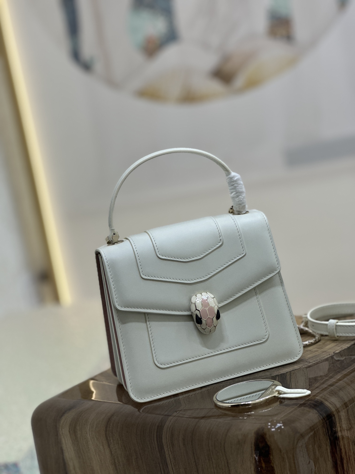 Handbags Bvlgari 38329 size:18*16*9 cm - vstockx