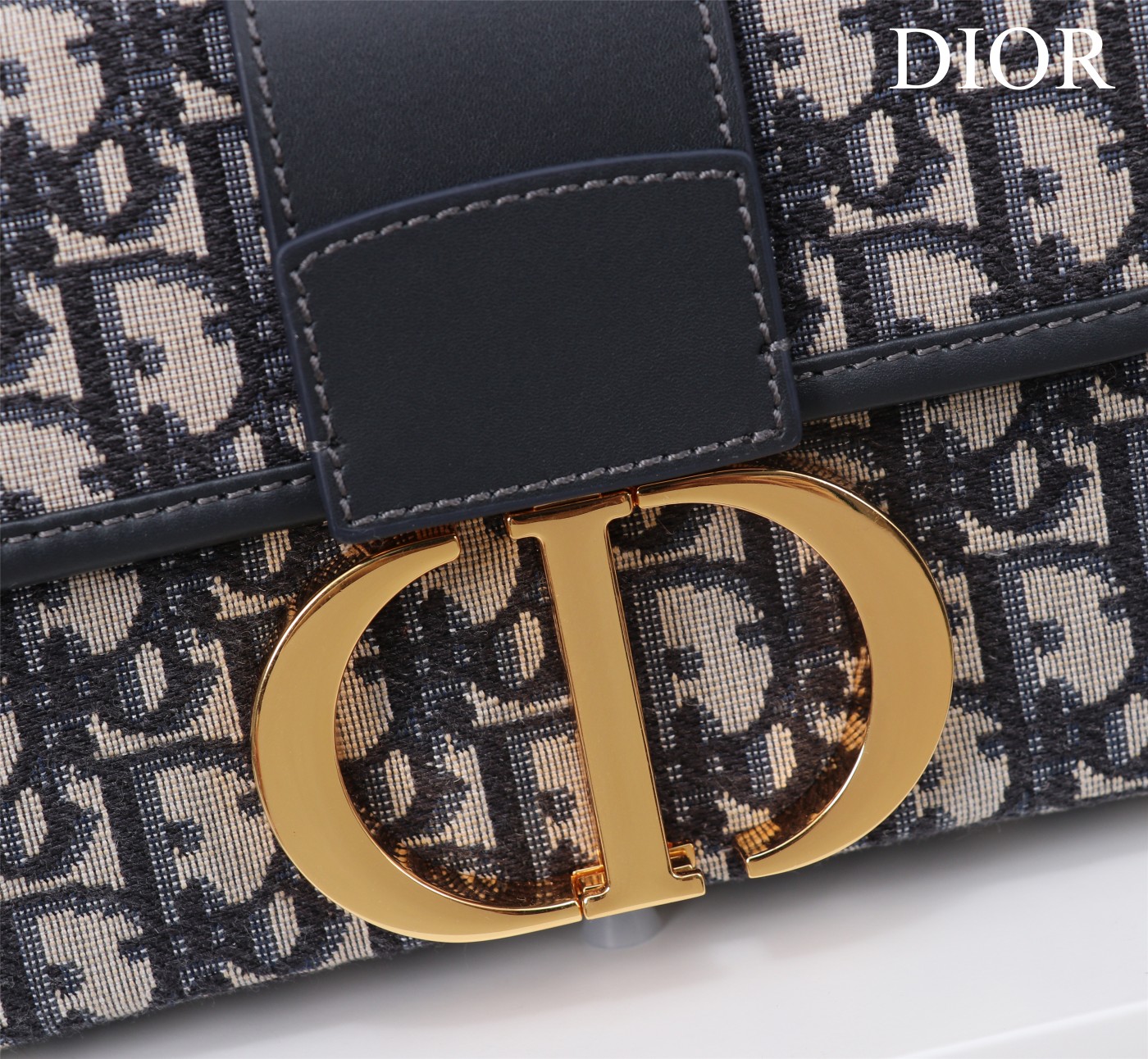 Handbag Dior size 18  12  5 cm - vstockx