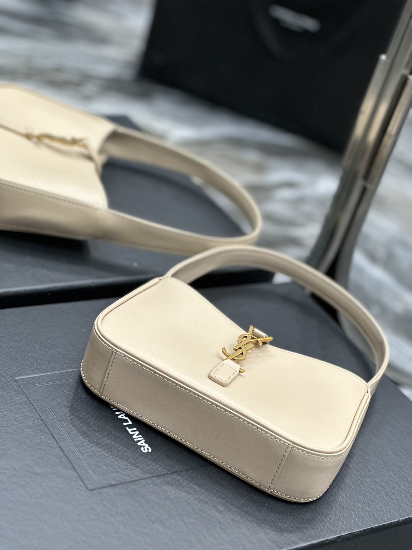 Handbags SAINT LAURENT 710310 size 19x11.5x4.5 cm - vstockx