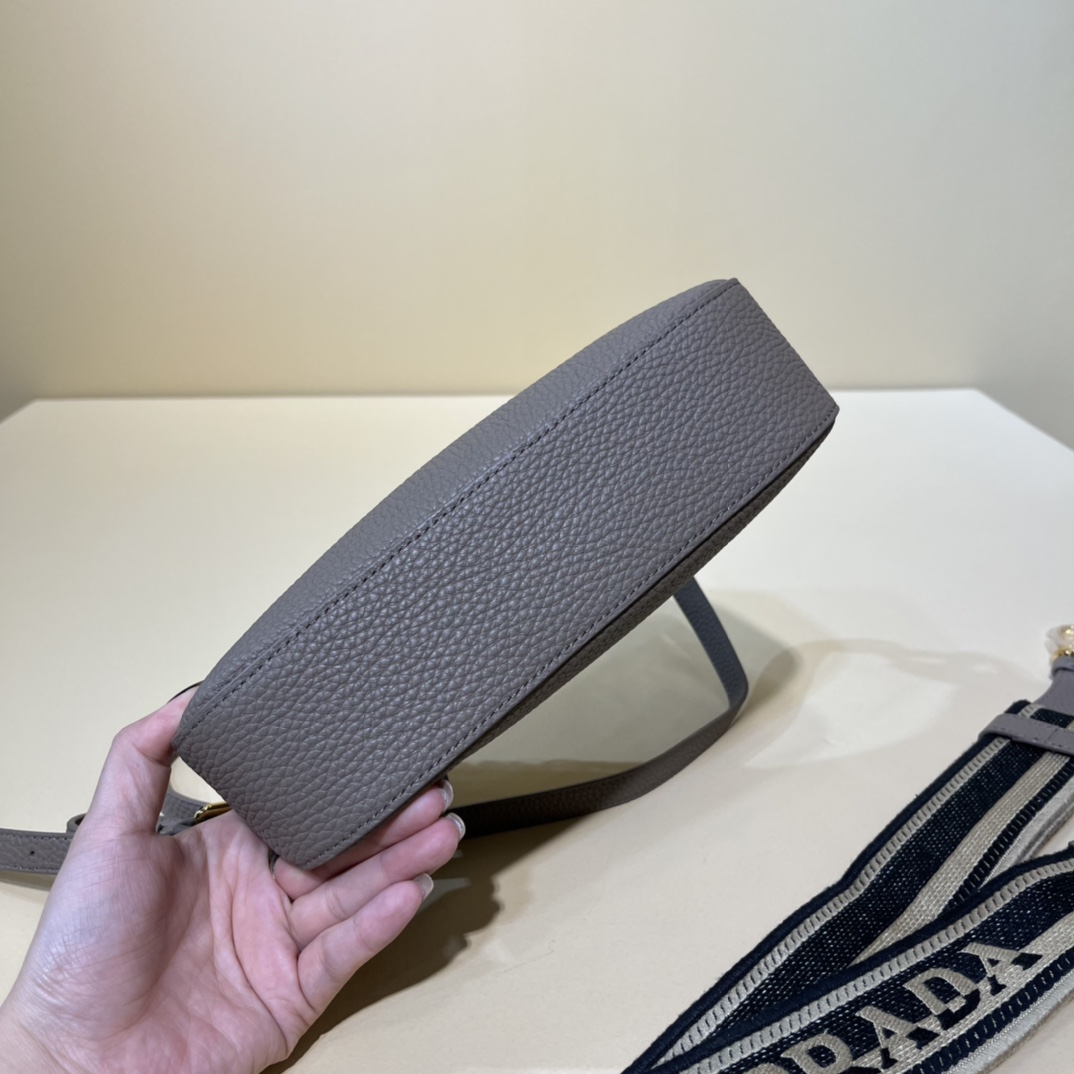 Handbags Prada 1BH193 size:24×18×6 cm - vstockx