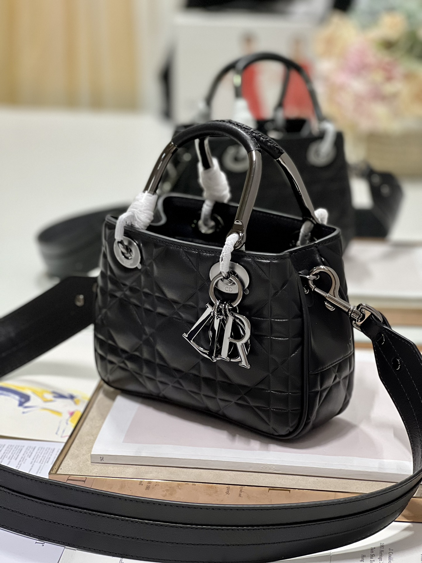 Handbag Dior 1202 size 23  26  8 cm - vstockx