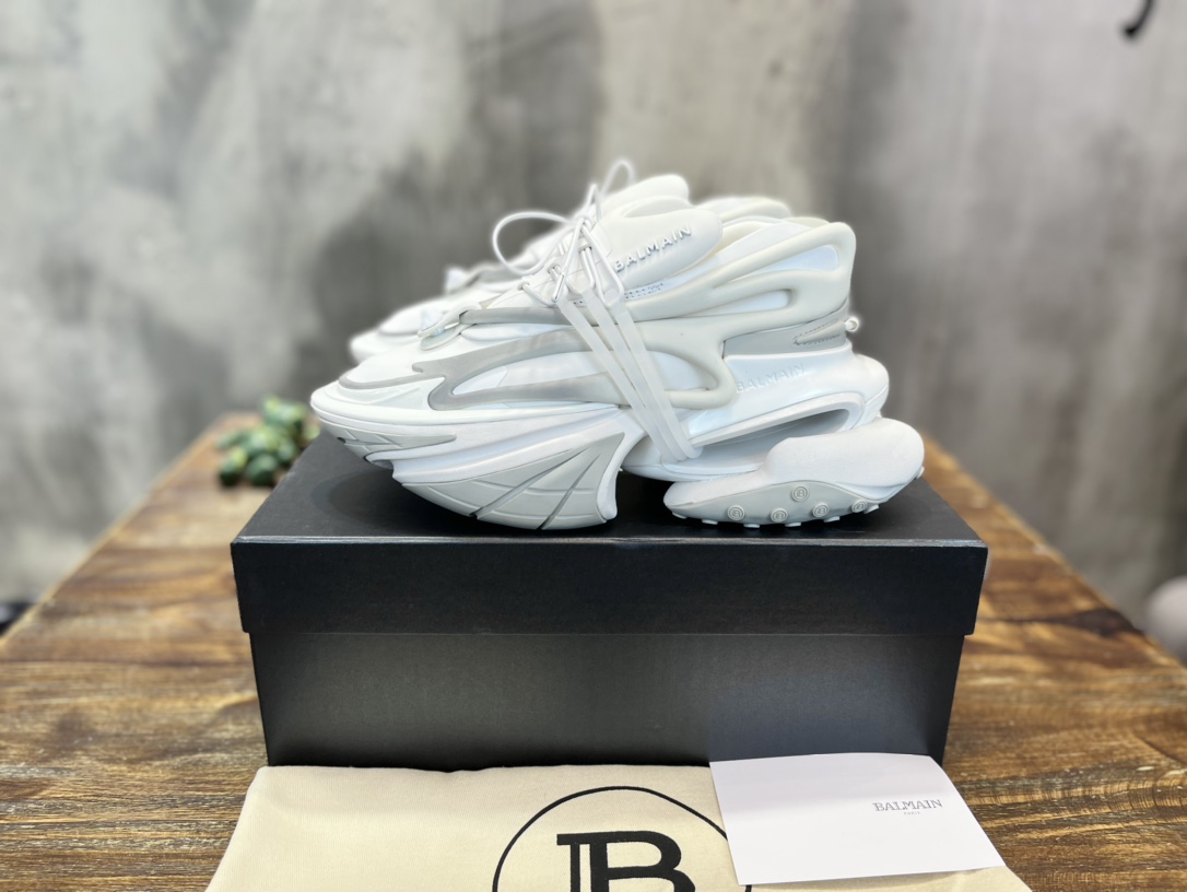 Balmain Unicorn Low-Top White - vstockx