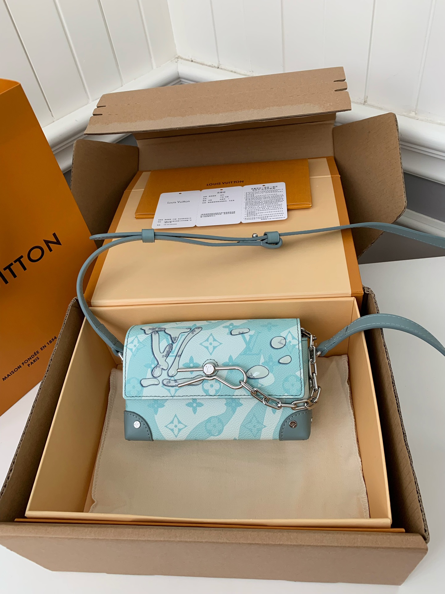 Handbags Louis Vuitton M22637 size:18*11*6.5 cm - vstockx