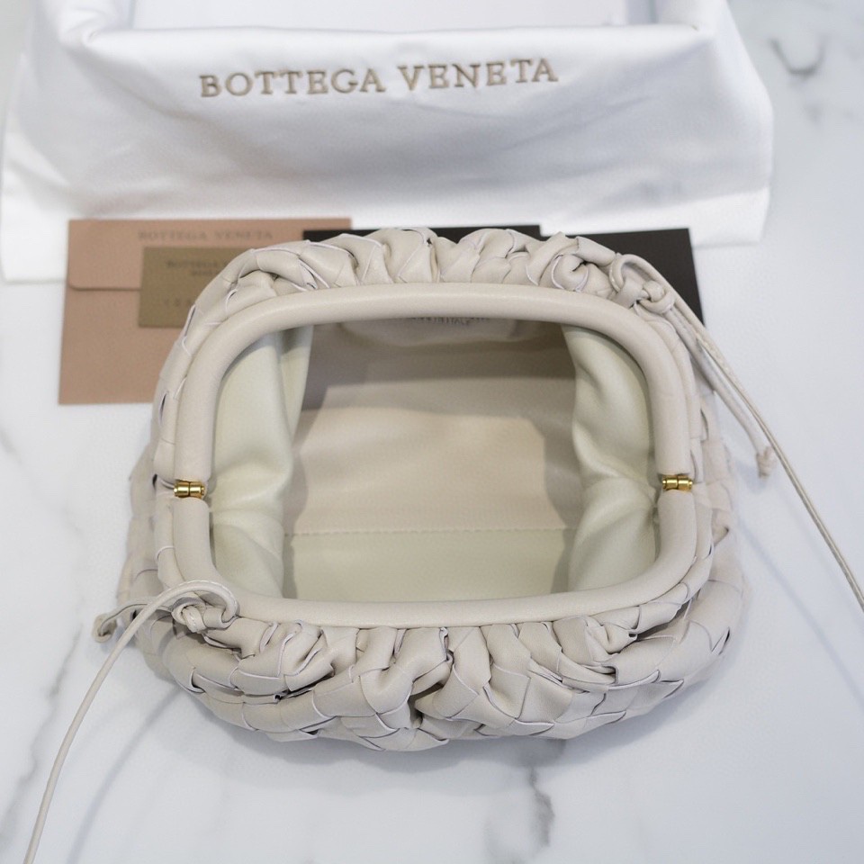 handbags Bottega Veneta The pouch size:23*13*8 - vstockx