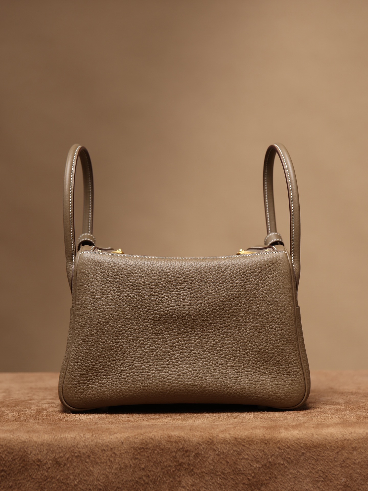 Handbags Hermes Lindy size:26x 18x14 cm - vstockx