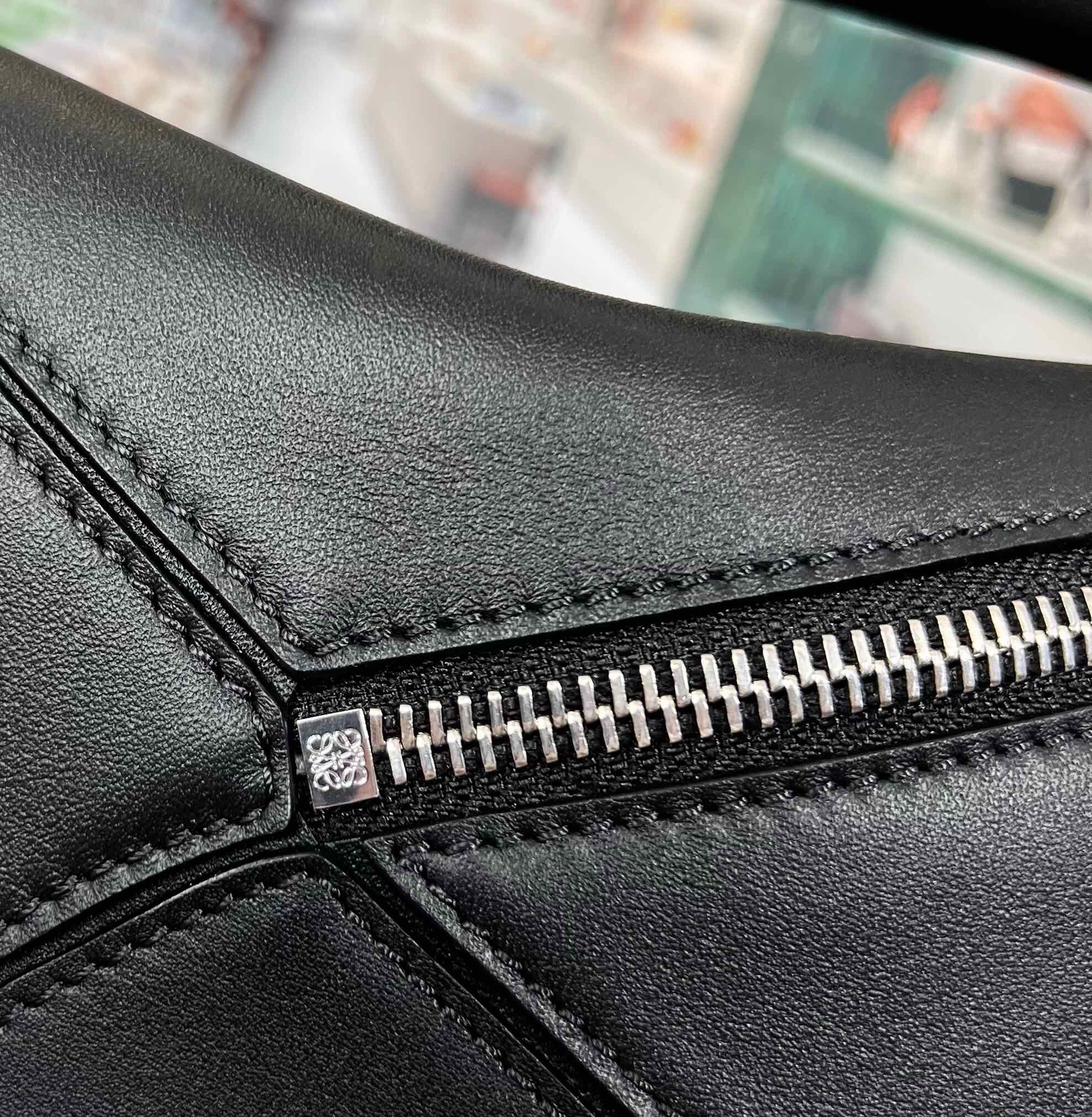 Handbags LOEWE ZP size:2414-11 cm - vstockx