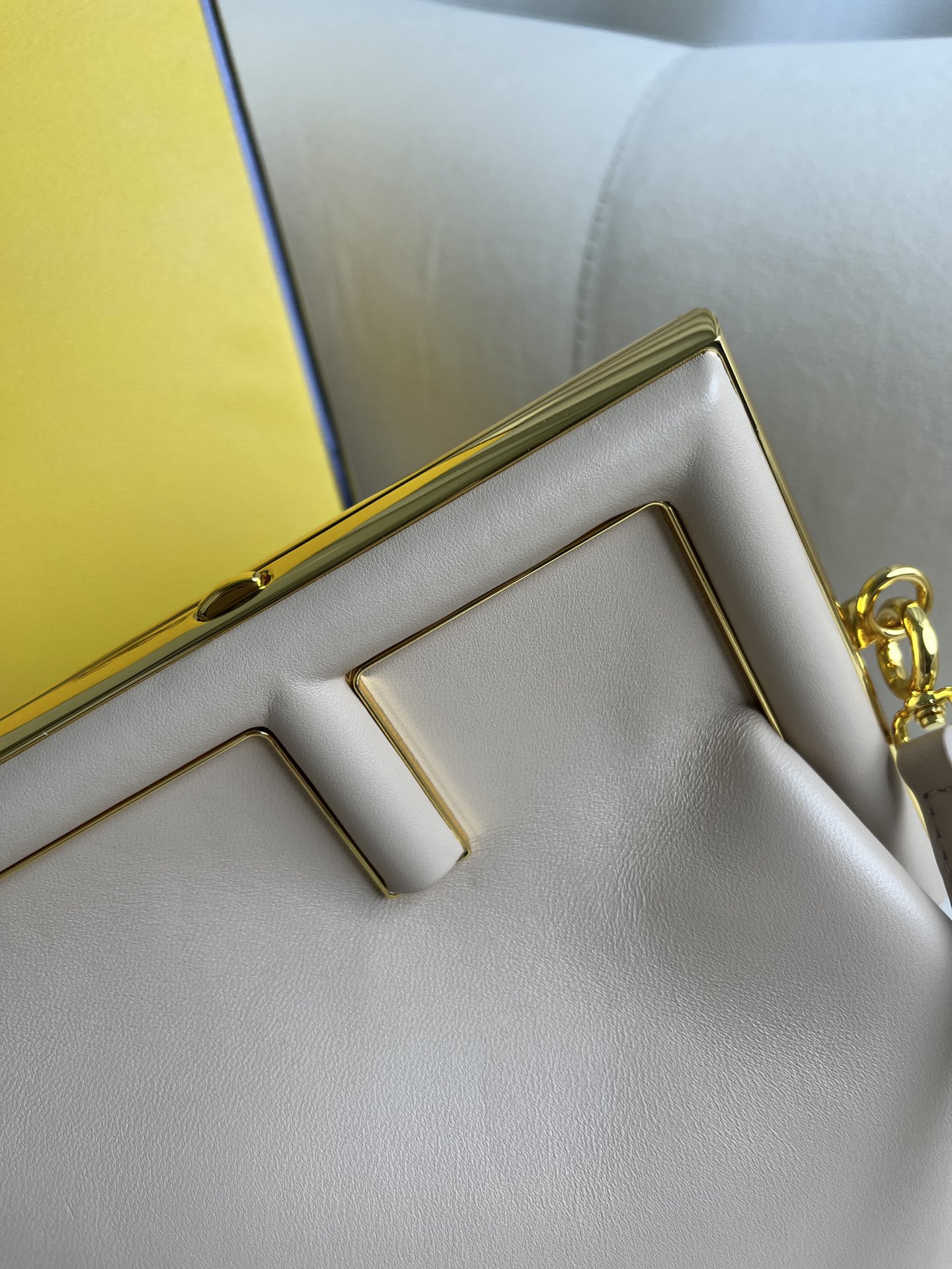 handbags FENDI 2218 size:18*26*9.5cm - vstockx