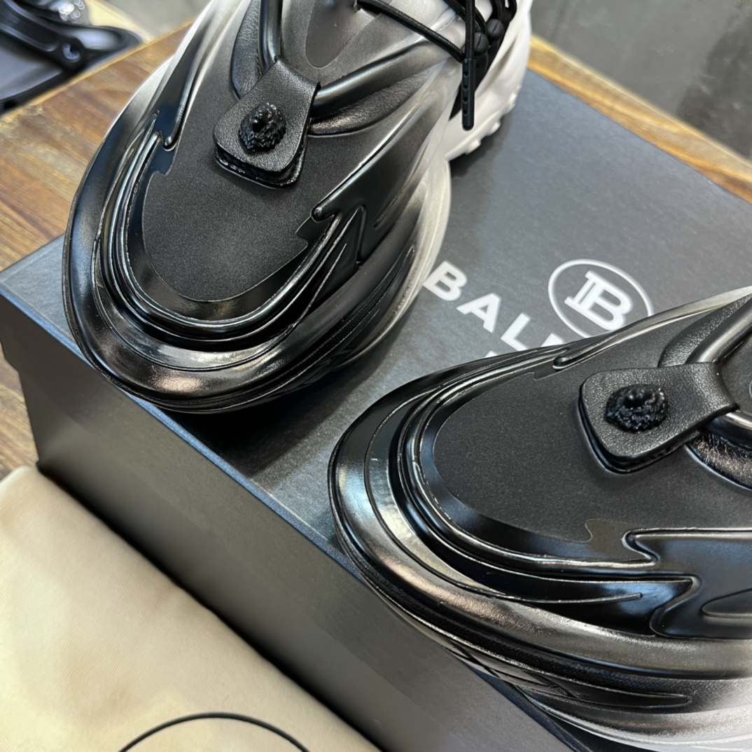 Balmain Unicorn Low-Top White Black Gradiant - vstockx