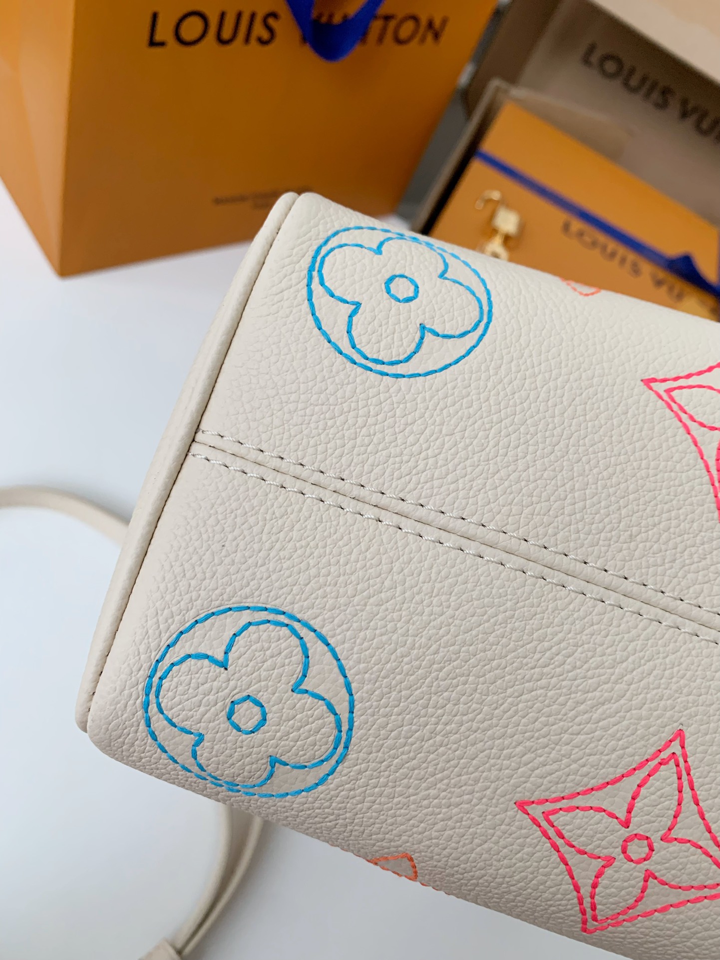 Handbags Louis Vuitton M46667 size:20.5*13.5*12cm - vstockx