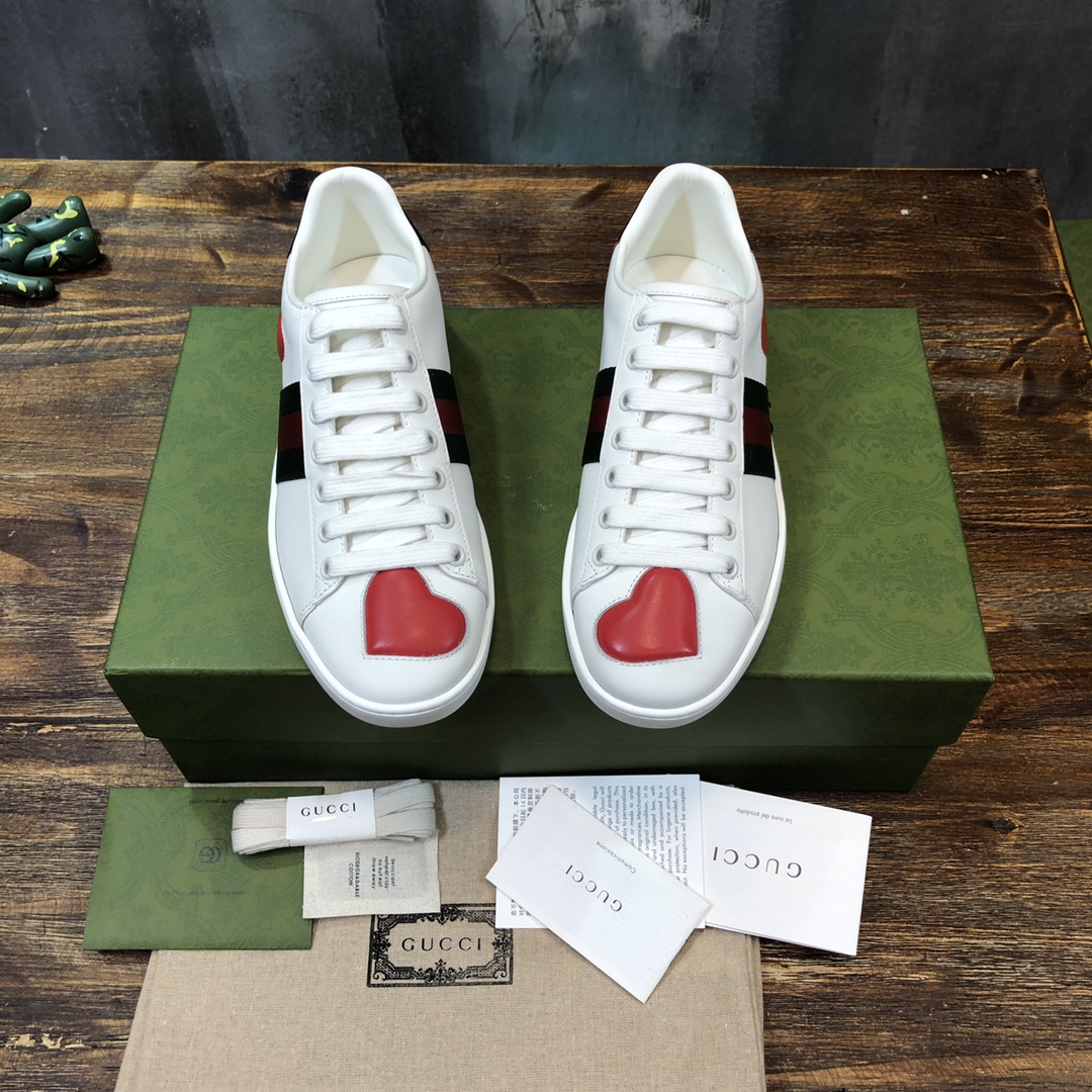Gucci Ace Embroidered Hearts (W) - vstockx