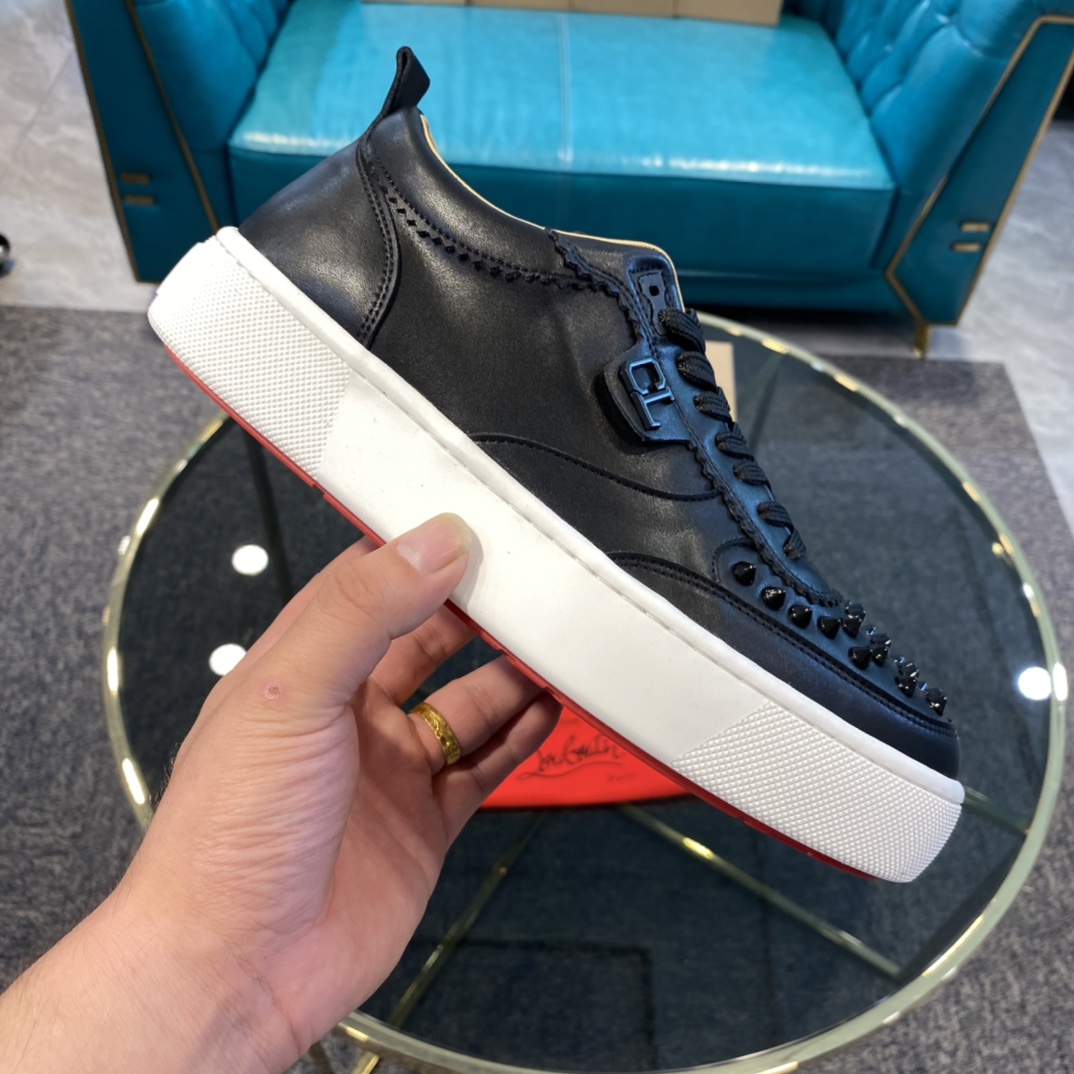 Christian Louboutin Happyrui Spikes Flat Sneakers 4 - vstockx