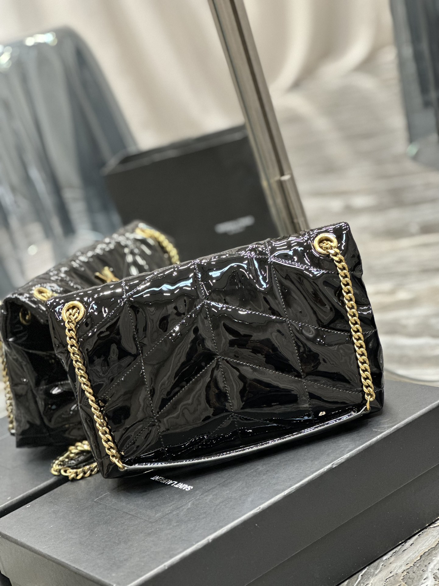 Handbags SAINT LAURENT 577476 size 29x17x11 cm - vstockx