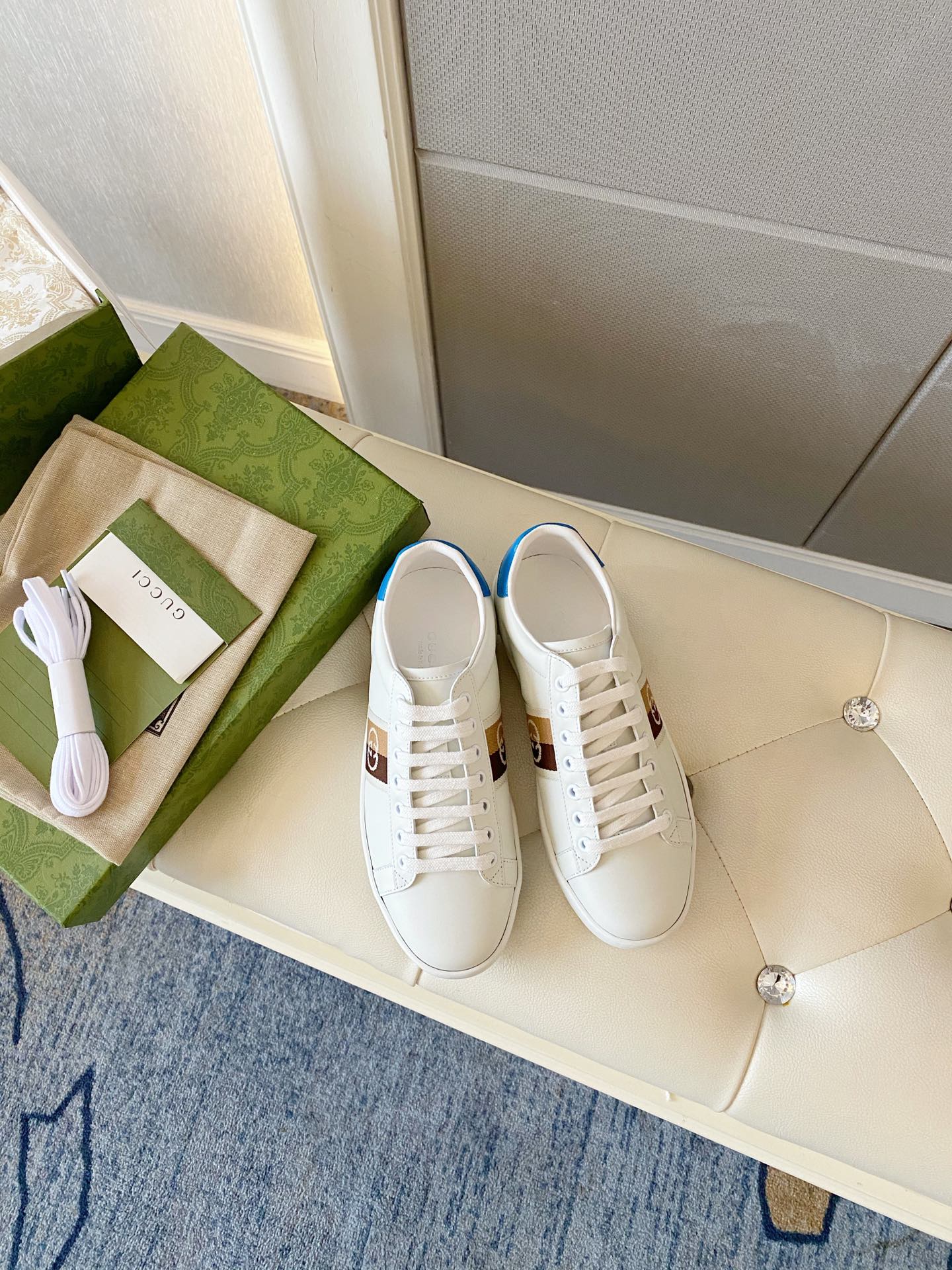 Gucci Women's Ace sneaker with bee sneaker 4 - vstockx